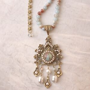 Elegant Gold and Blue Pendant Necklace